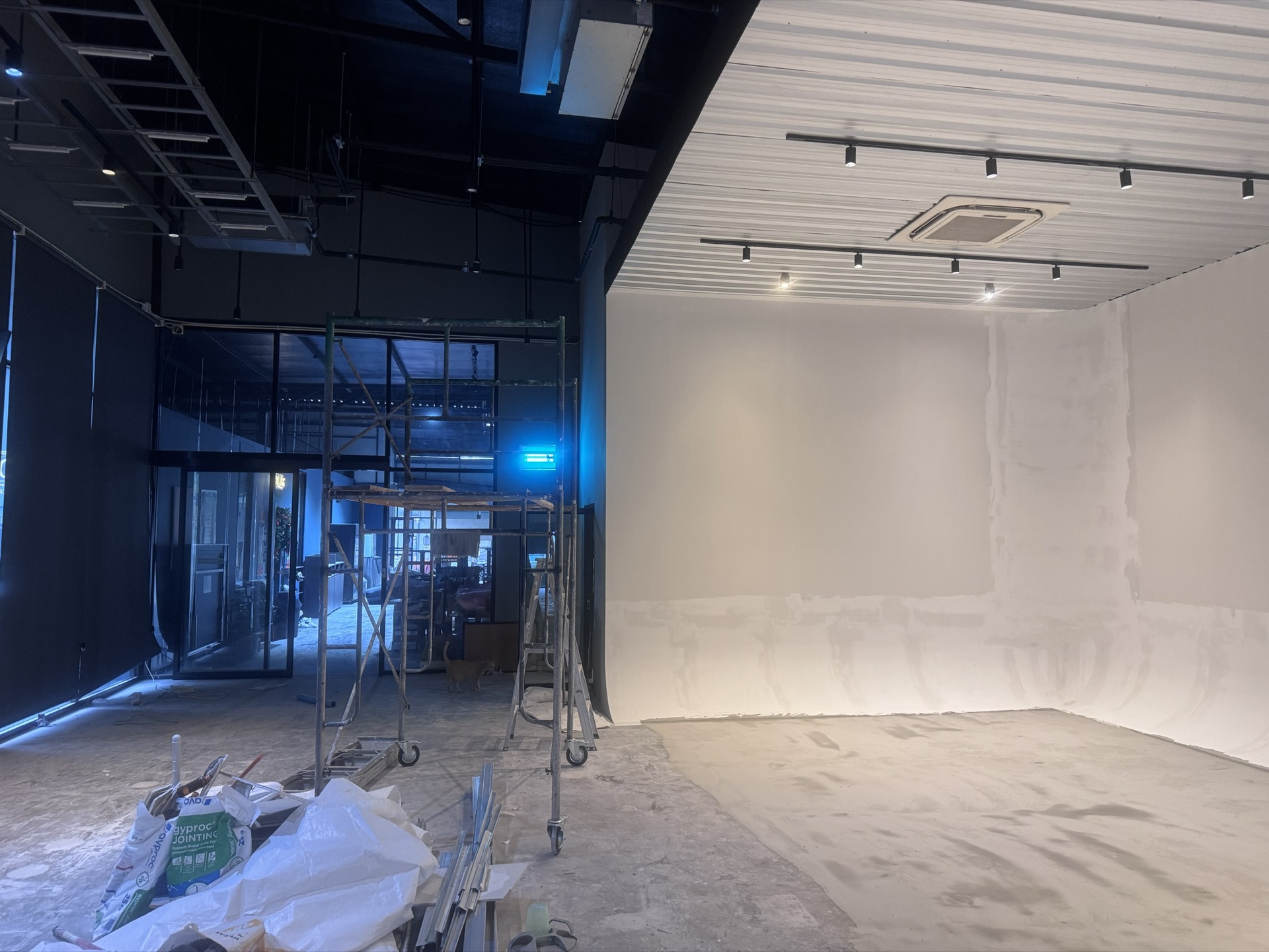 ส่วนโค้งมุม White Cyclorama